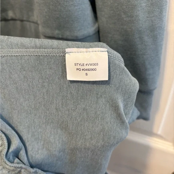 Vuori Women's Blue Gray Green Halo Top & Joggers Set - Picture 2 of 10